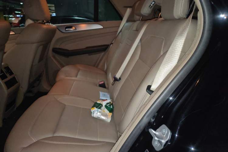 Used Mercedes-Benz M-Class 2012 ML 300 Left Rear Seat