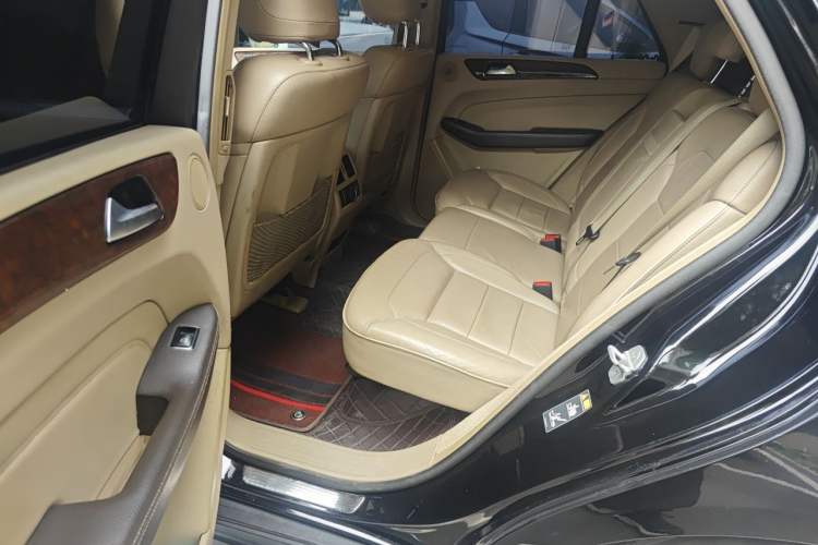 Used Mercedes-Benz M-Class 2012 ML 350 Luxury Edition Left Rear Seat