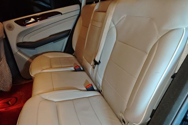 Used Mercedes-Benz M-Class 2012 ML 350 Luxury Edition Left Rear Seat