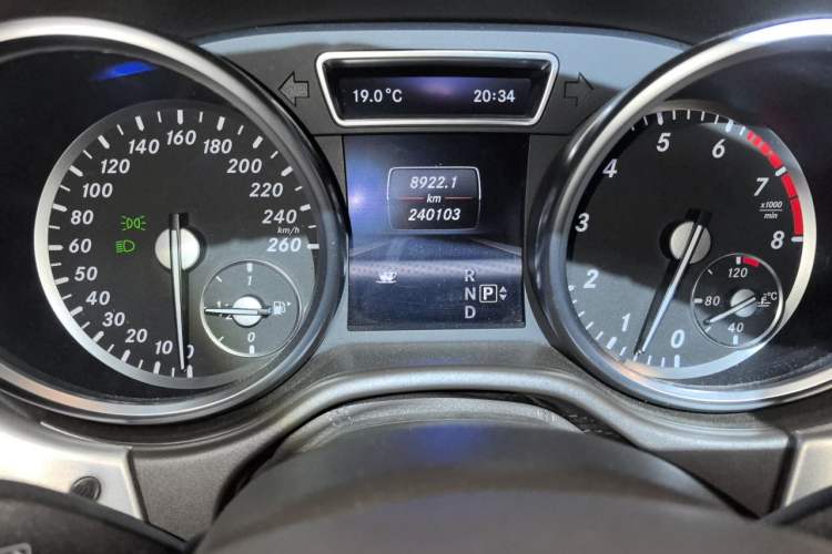 Used Mercedes-Benz M-Class 2012 ML 300 Odometer Close Up