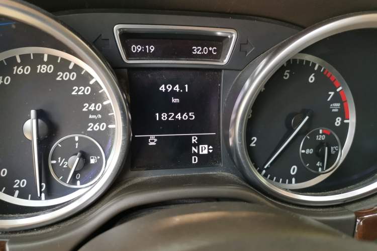 Used Mercedes-Benz M-Class 2012 ML 350 Luxury Edition Odometer Close Up