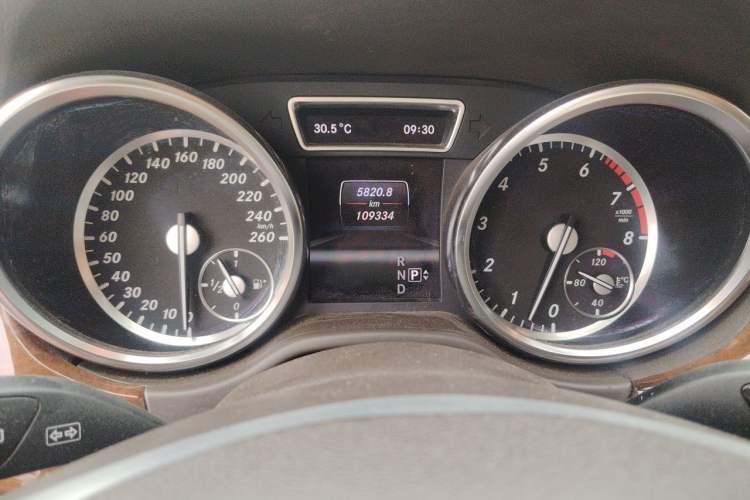 Used Mercedes-Benz M-Class 2012 ML 350 Sport Edition Odometer Close Up