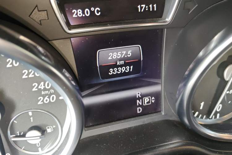 Used Mercedes-Benz M-Class 2012 ML 350 Luxury Edition Odometer Close Up