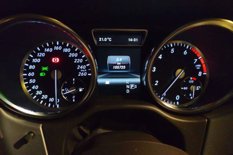 Used Mercedes-Benz M-Class 2012 ML 300 Odometer Close Up