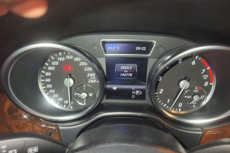 Used Mercedes-Benz M-Class 2012 ML 350 Luxury Edition Odometer Close Up