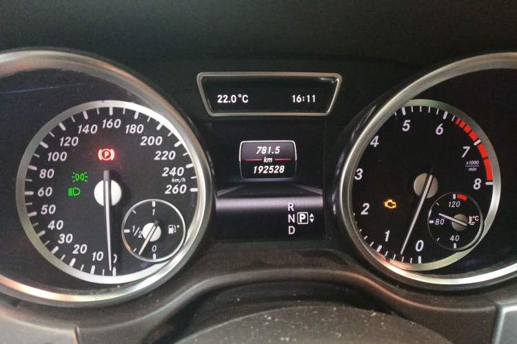 Used Mercedes-Benz M-Class 2012 ML 300 Odometer Close Up