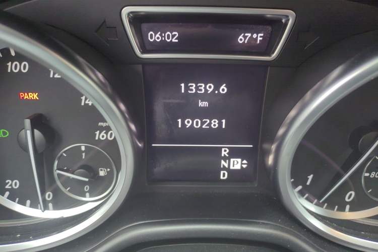 Used Mercedes-Benz M-Class  Odometer Close Up