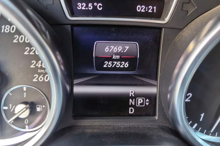 Used Mercedes-Benz M-Class 2012 ML 350 Luxury Edition Odometer Close Up