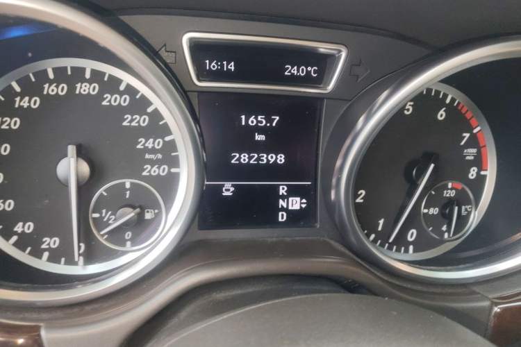 Used Mercedes-Benz M-Class 2012 ML 350 Luxury Edition Odometer Close Up