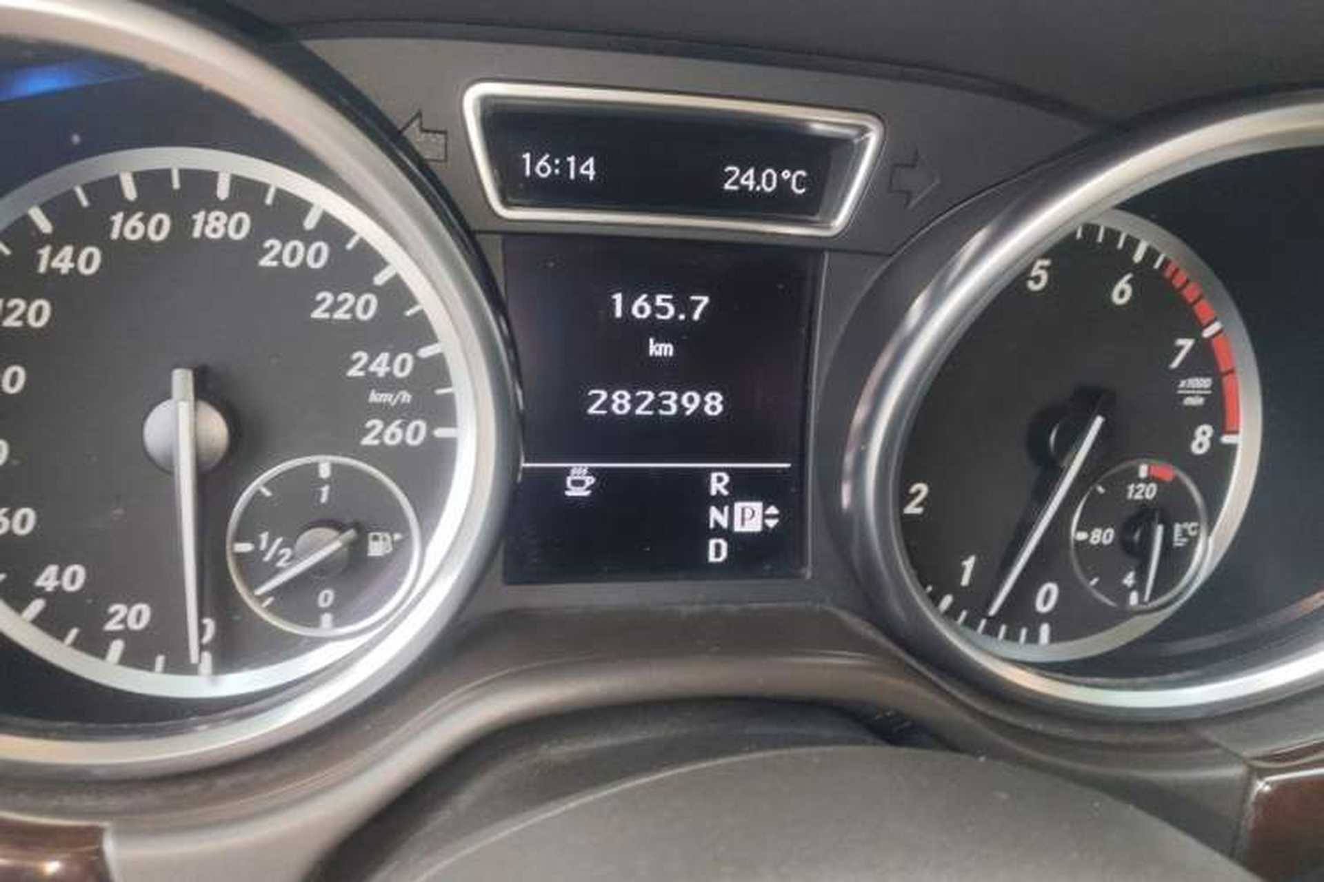 Used Mercedes-Benz M-Class 2012 ML 350 Luxury Edition Odometer Close Up