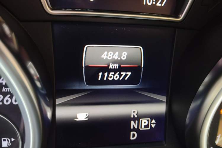 Used Mercedes-Benz M-Class  Odometer Close Up