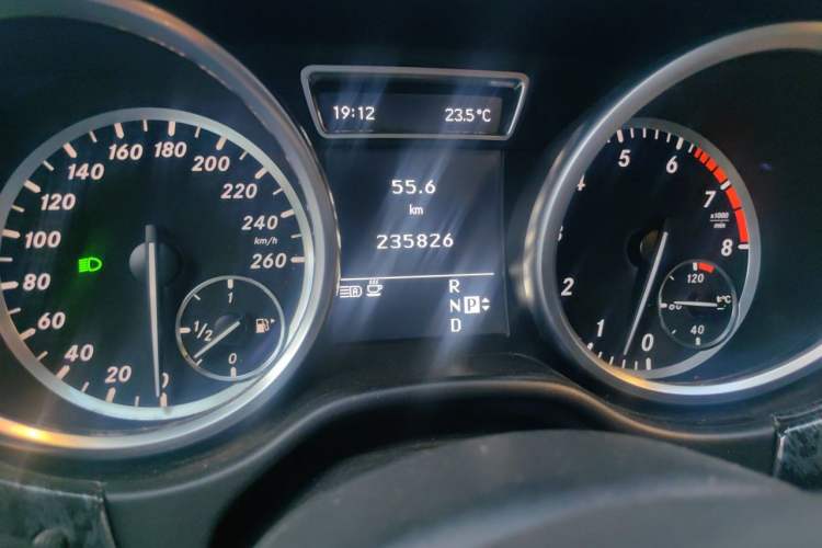 Used Mercedes-Benz M-Class 2012 ML 350 Sport Edition Odometer Close Up