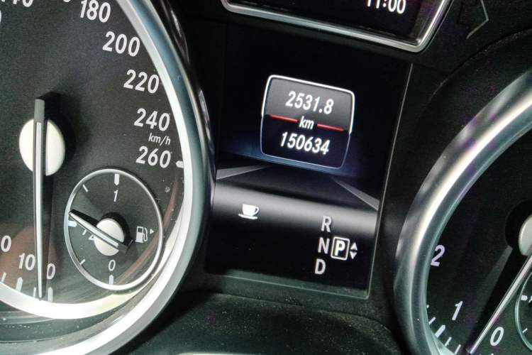 Used Mercedes-Benz M-Class 2012 ML 350 Sport Edition Odometer Close Up