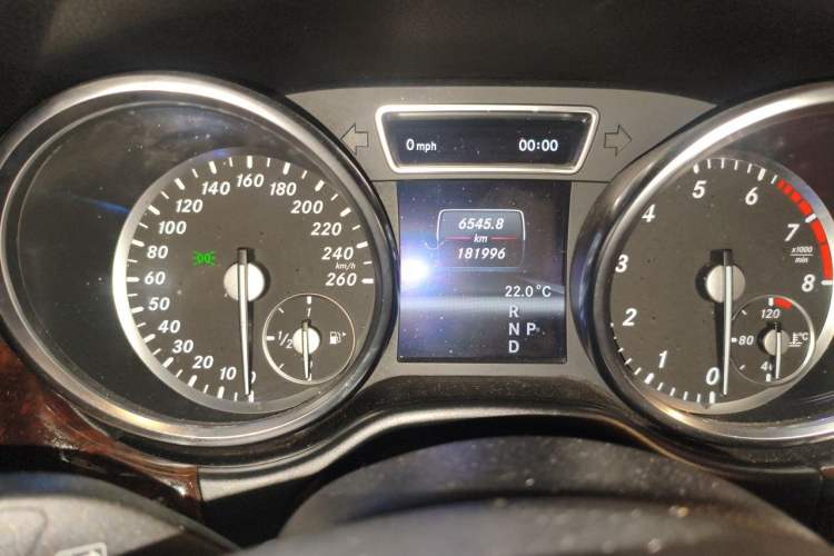 Used Mercedes-Benz M-Class 2012 ML 350 Luxury Edition Odometer Close Up