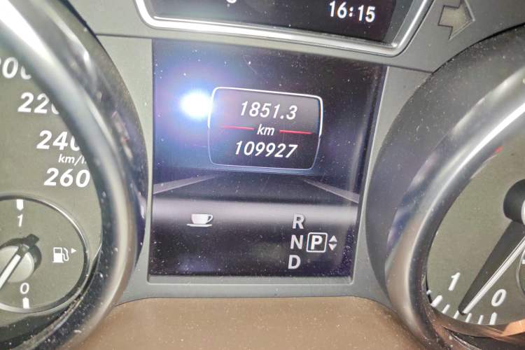 Used Mercedes-Benz M-Class 2012 ML 300 Odometer Close Up