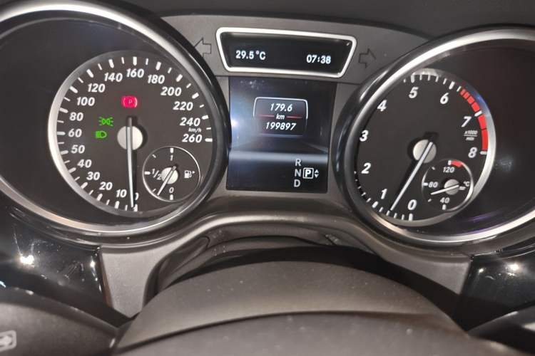 Used Mercedes-Benz M-Class 2012 ML 350 Sport Edition Odometer Close Up