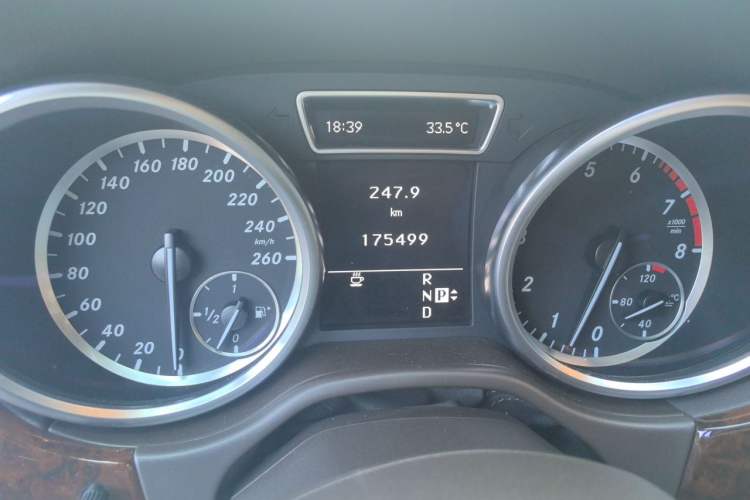 Used Mercedes-Benz M-Class 2012 ML 350 Luxury Edition Odometer Close Up