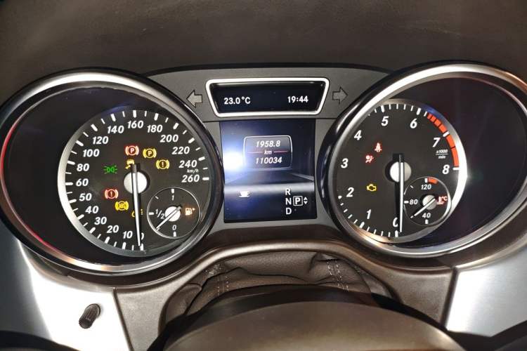 Used Mercedes-Benz M-Class 2012 ML 300 Odometer Close Up