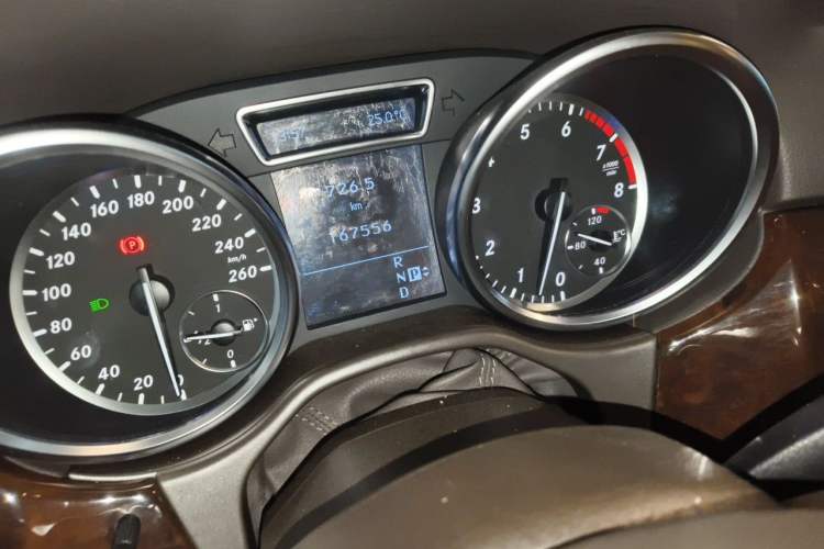 Used Mercedes-Benz M-Class 2012 ML 350 Luxury Edition Odometer Close Up