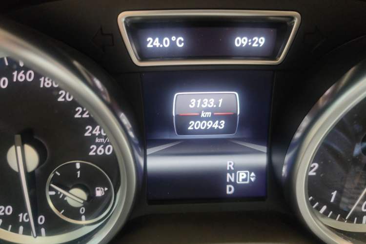 Used Mercedes-Benz M-Class 2012 ML 350 Luxury Edition Odometer Close Up
