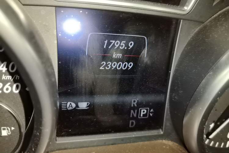 Used Mercedes-Benz M-Class 2012 ML 300 Odometer Close Up