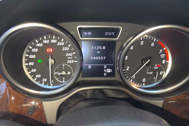Used Mercedes-Benz M-Class 2012 ML 350 Luxury Edition Odometer Close Up