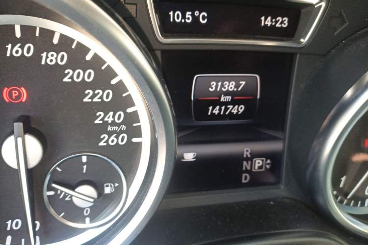 Used Mercedes-Benz M-Class 2012 ML 300 Odometer Close Up