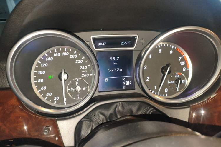 Used Mercedes-Benz M-Class 2012 ML 350 Luxury Edition Odometer Close Up