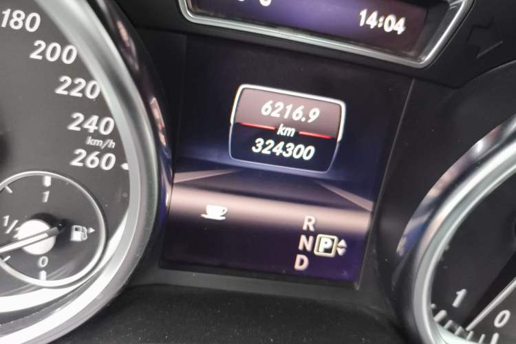 Used Mercedes-Benz M-Class 2012 ML 350 Luxury Edition Odometer Close Up