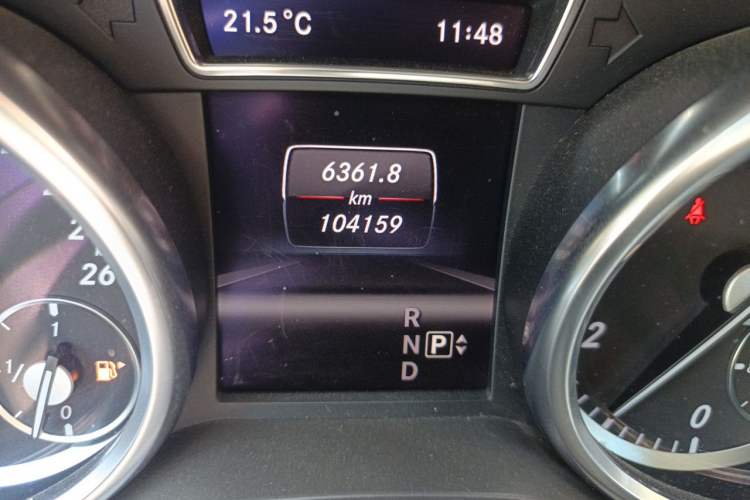 Used Mercedes-Benz M-Class 2012 ML 300 Odometer Close Up