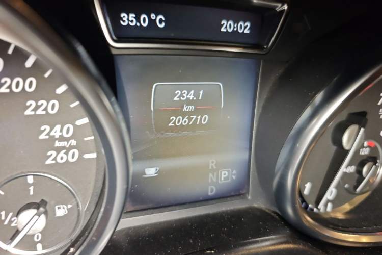 Used Mercedes-Benz M-Class 2012 ML 350 Luxury Edition Odometer Close Up