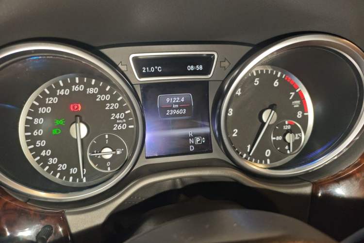 Used Mercedes-Benz M-Class 2012 ML 350 Luxury Edition Odometer Close Up