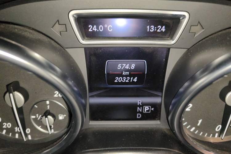 Used Mercedes-Benz M-Class 2012 ML 350 Sport Edition Odometer Close Up