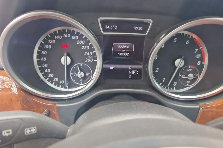 Used Mercedes-Benz M-Class 2012 ML 350 Luxury Edition Odometer Close Up