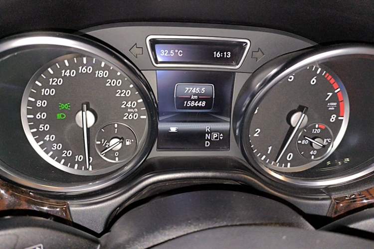 Used Mercedes-Benz M-Class 2012 ML 350 Luxury Edition Odometer Close Up
