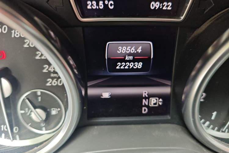 Used Mercedes-Benz M-Class 2012 ML 350 Sport Edition Odometer Close Up