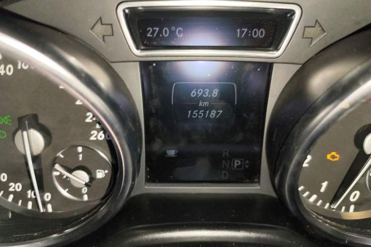 Used Mercedes-Benz M-Class  Odometer Close Up