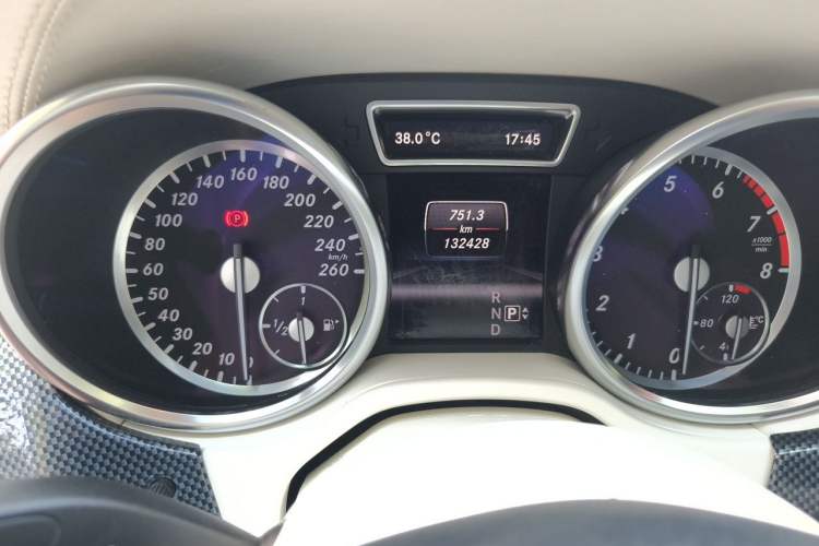 Used Mercedes-Benz M-Class 2012 ML 300 Odometer Close Up