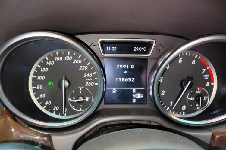 Used Mercedes-Benz M-Class 2012 ML 350 Luxury Edition Odometer Close Up