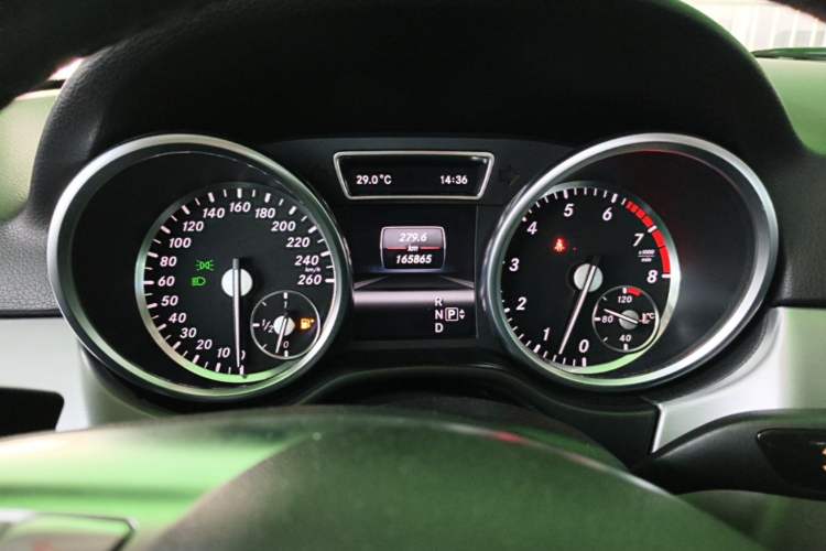 Used Mercedes-Benz M-Class 2012 ML 300 Odometer Close Up
