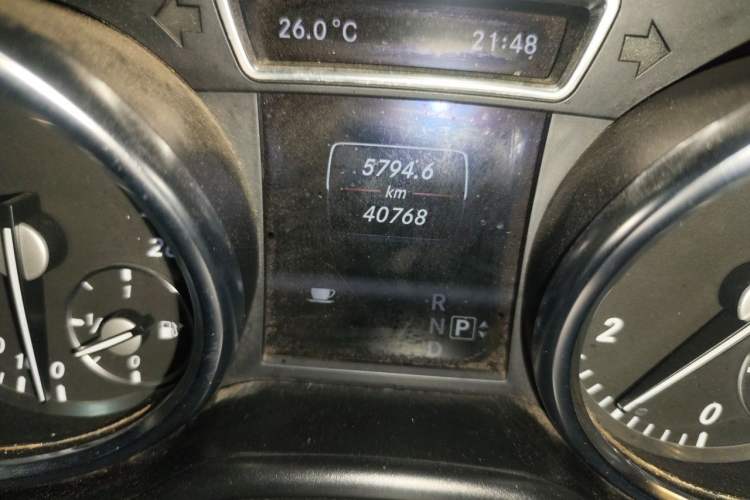 Used Mercedes-Benz M-Class 2012 ML 300 Odometer Close Up