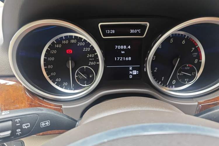 Used Mercedes-Benz M-Class 2012 ML 350 Luxury Edition Odometer Close Up