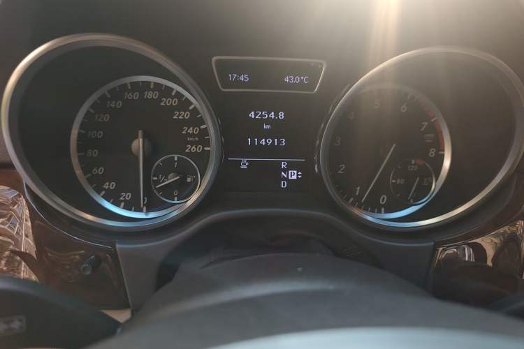 Used Mercedes-Benz M-Class 2012 ML 350 Sport Edition Odometer Close Up