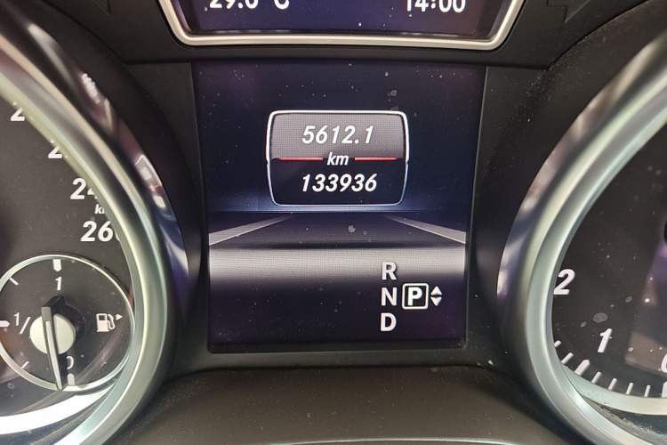 Used Mercedes-Benz M-Class 2012 ML 350 Sport Edition Odometer Close Up