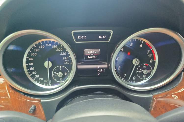 Used Mercedes-Benz M-Class 2012 ML 350 Sport Edition Odometer Close Up