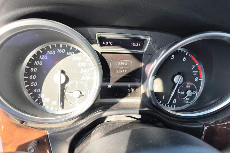 Used Mercedes-Benz M-Class 2012 ML 350 Luxury Edition Odometer Close Up