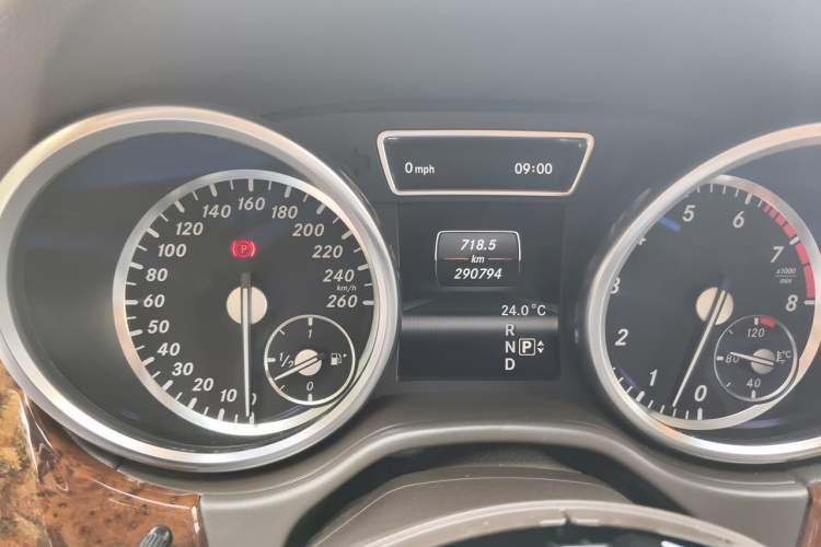 Used Mercedes-Benz M-Class 2012 ML 350 Luxury Edition Odometer Close Up