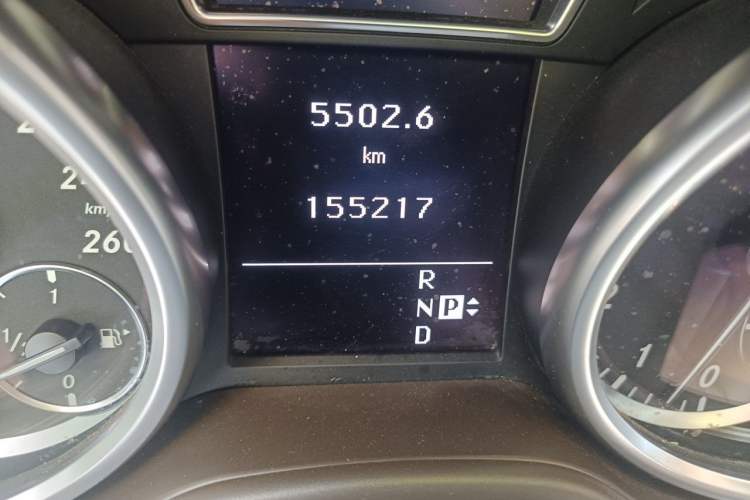 Used Mercedes-Benz M-Class 2012 ML 350 Sport Edition Odometer Close Up