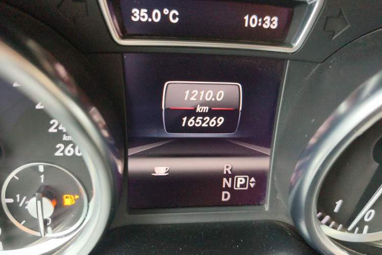 Used Mercedes-Benz M-Class 2012 ML 300 Odometer Close Up
