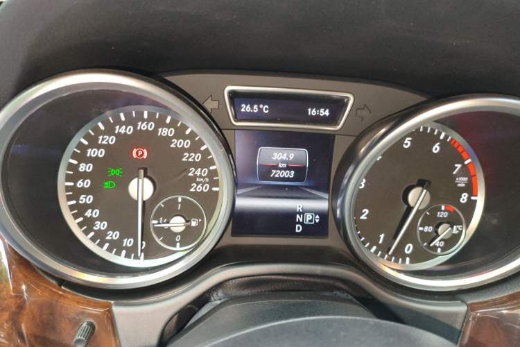 Used Mercedes-Benz M-Class 2012 ML 350 Sport Edition Odometer Close Up